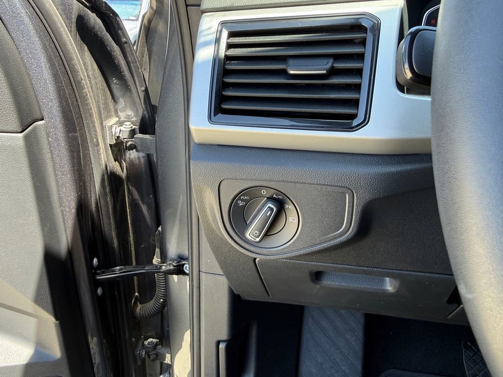 Used 2023 Volkswagen Atlas Cross Sport SE image 23