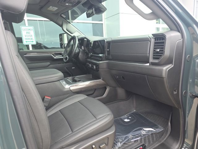 Used 2025 Chevrolet Silverado 2500 LTZ w/ LTZ Plus Package image 4