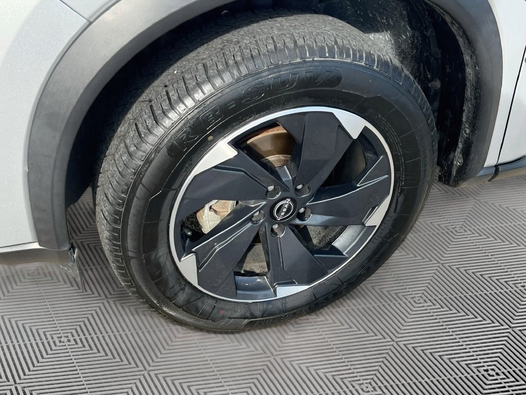 Used 2025 Nissan Rogue SV AWD/4WD image 27