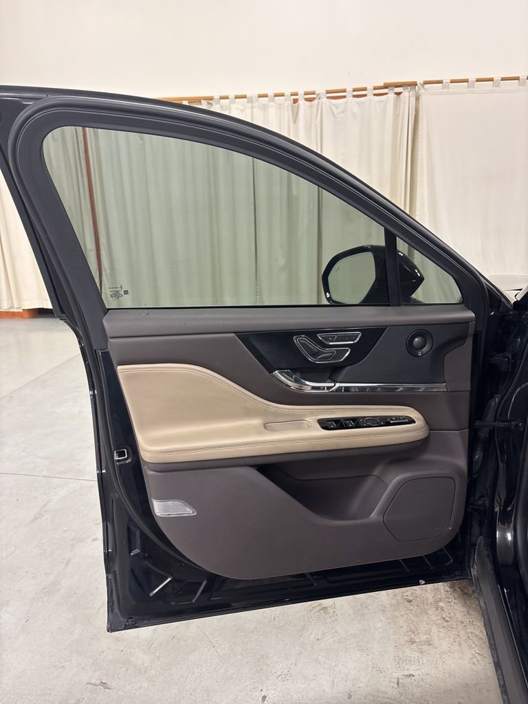 Used 2020 Lincoln Corsair Reserve w/ Equipment Group 201A image 18