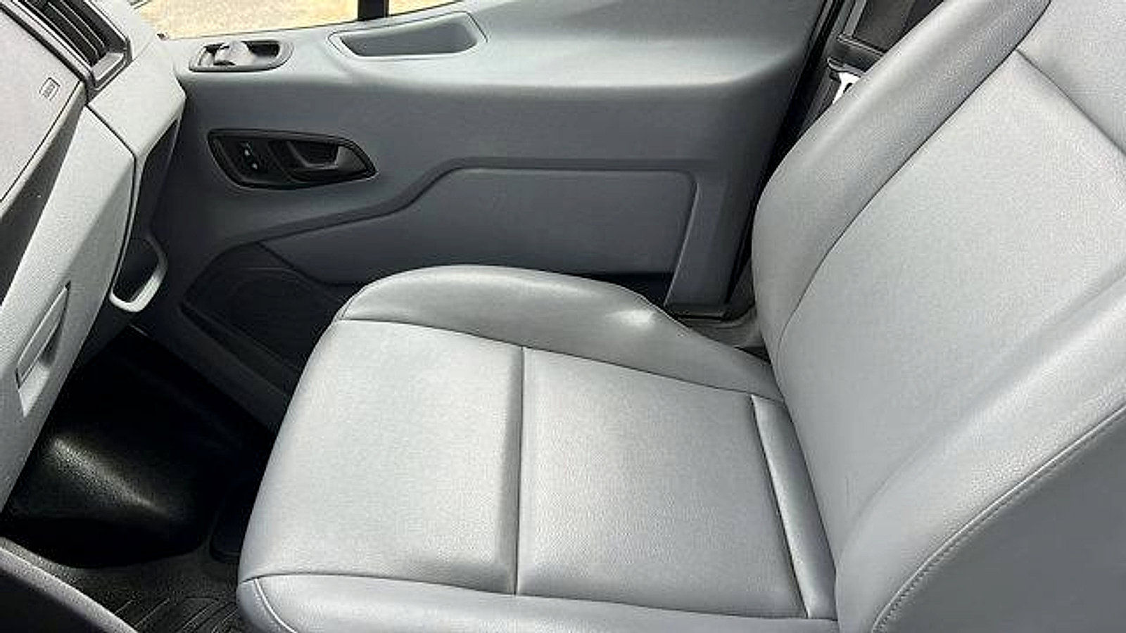 Used 2017 Ford Transit 350 XL image 21