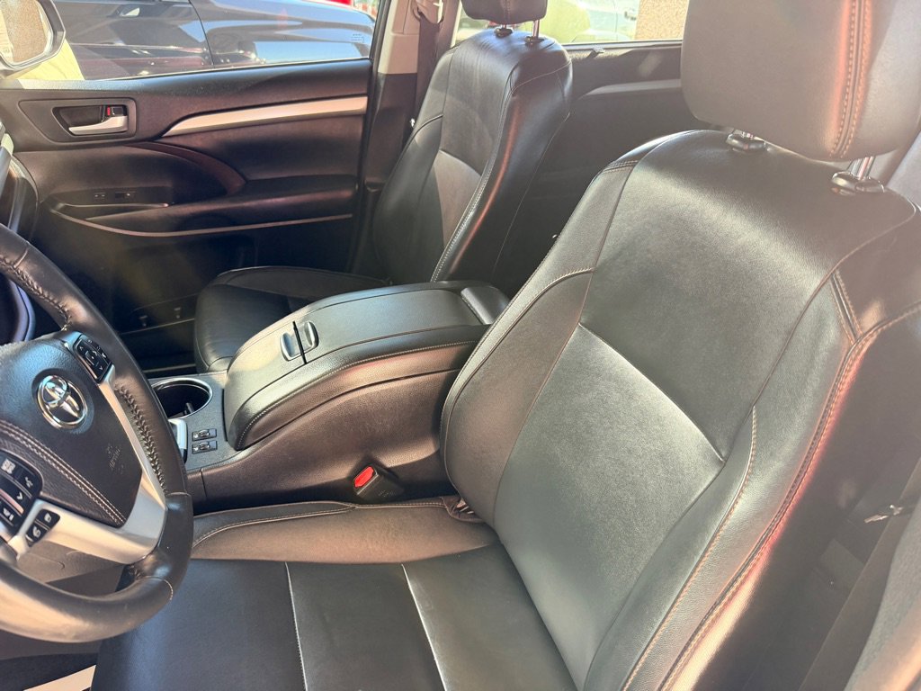 Used 2015 Toyota Highlander XLE image 7