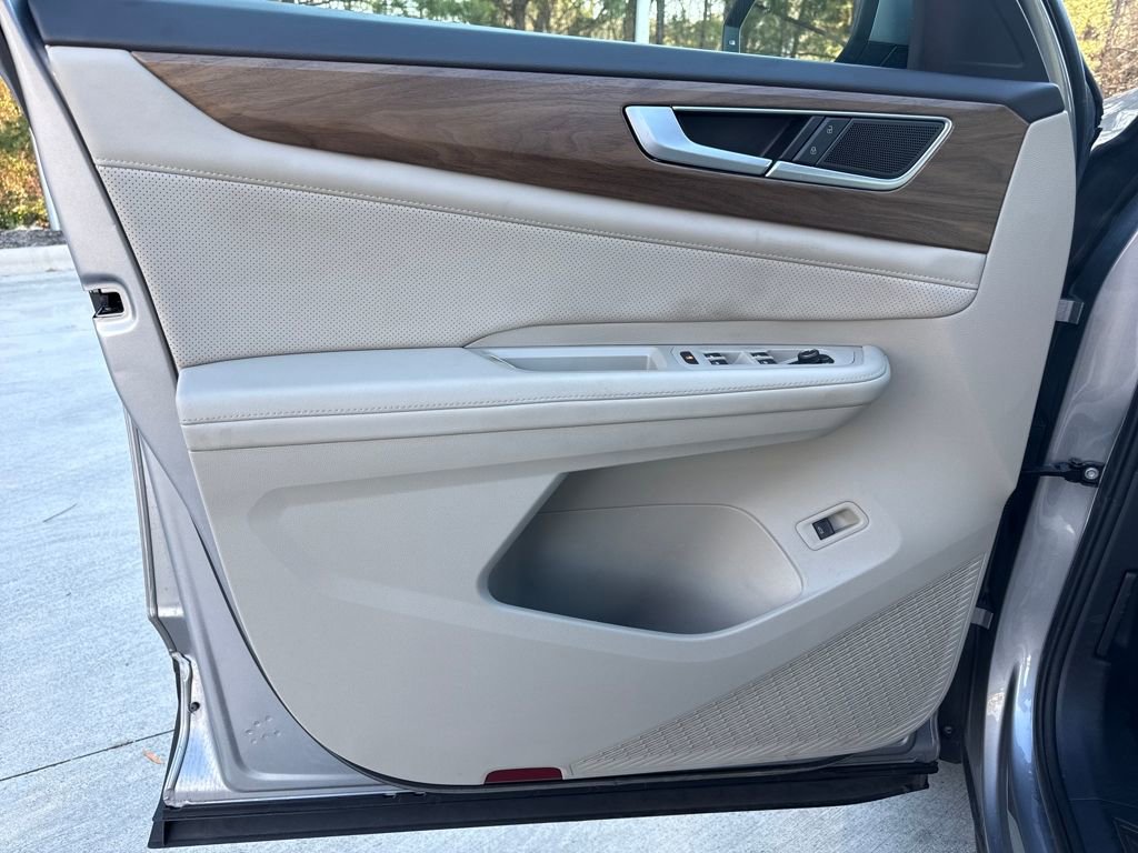 Used 2024 Volkswagen Atlas SE w/ Black Wheel Package image 14