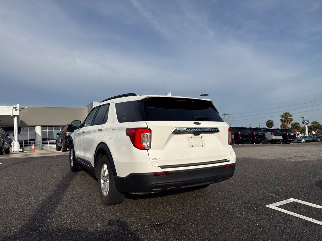 Used 2023 Ford Explorer XLT RWD image 3