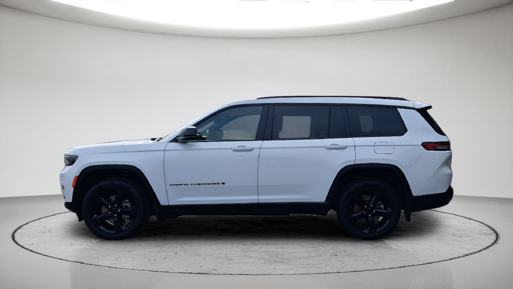 Used 2024 Jeep Grand Cherokee L Limited w/ Black Appearance Package AWD/4WD image 8