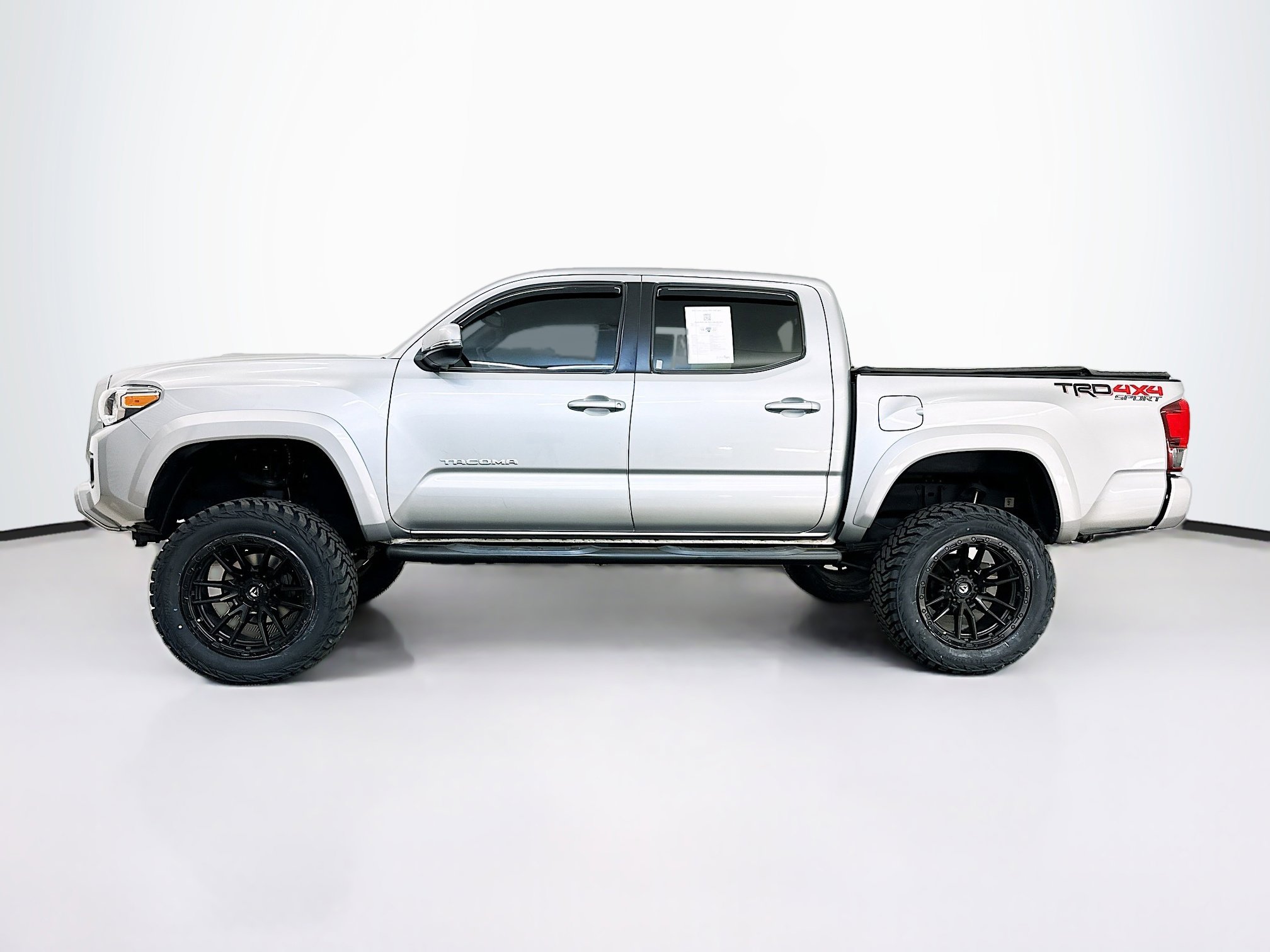 Used 2019 Toyota Tacoma TRD Sport image 4