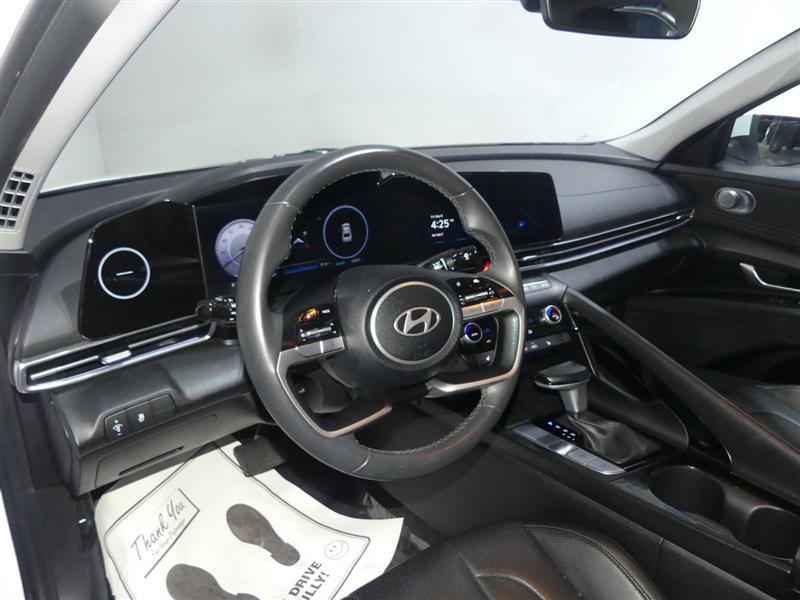 Used 2025 Hyundai Elantra Limited FWD image 23