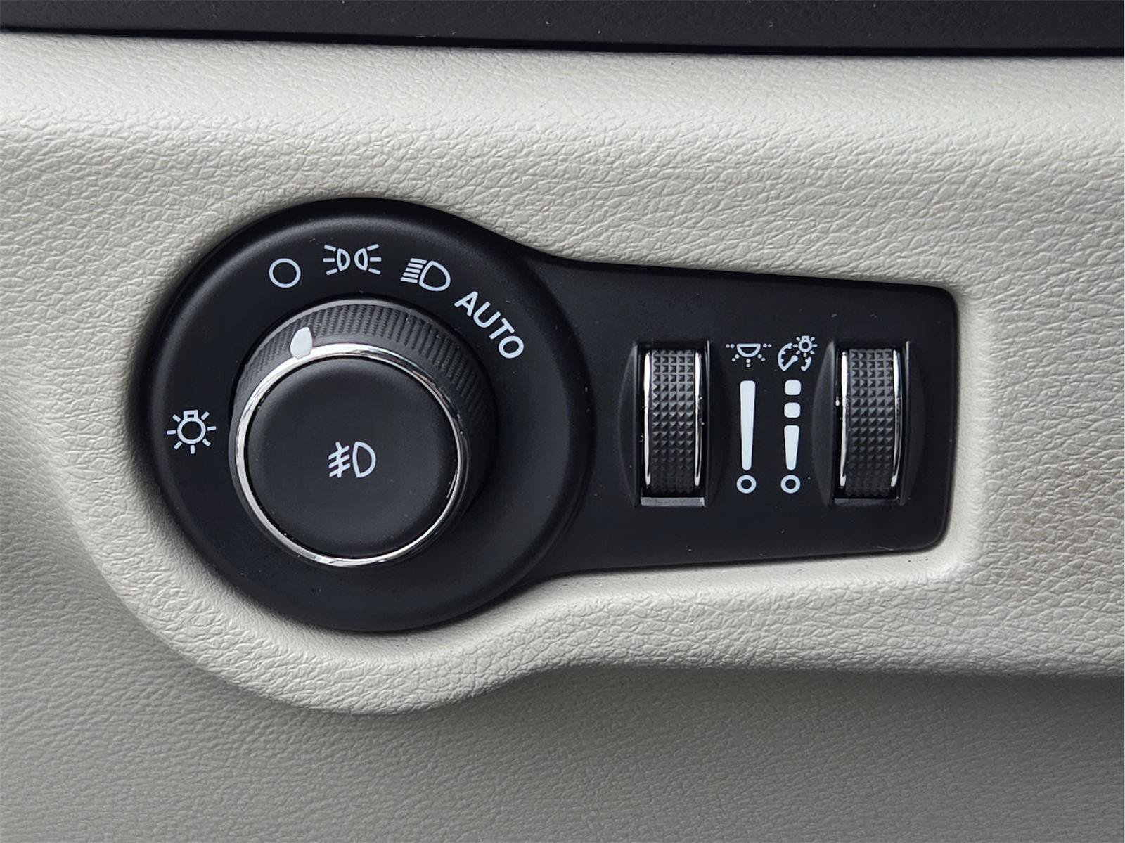 Used 2024 Chrysler Pacifica Touring-L FWD image 17