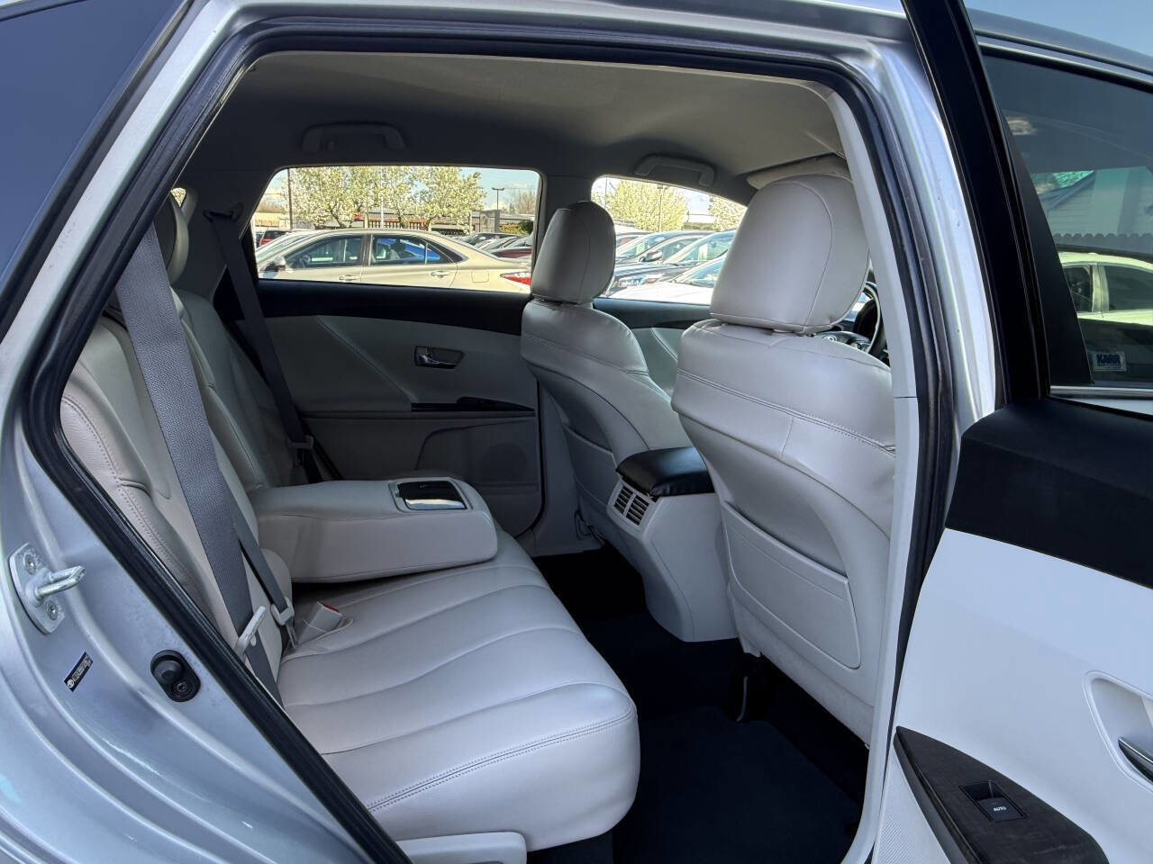 Used 2015 Toyota Venza LE image 16