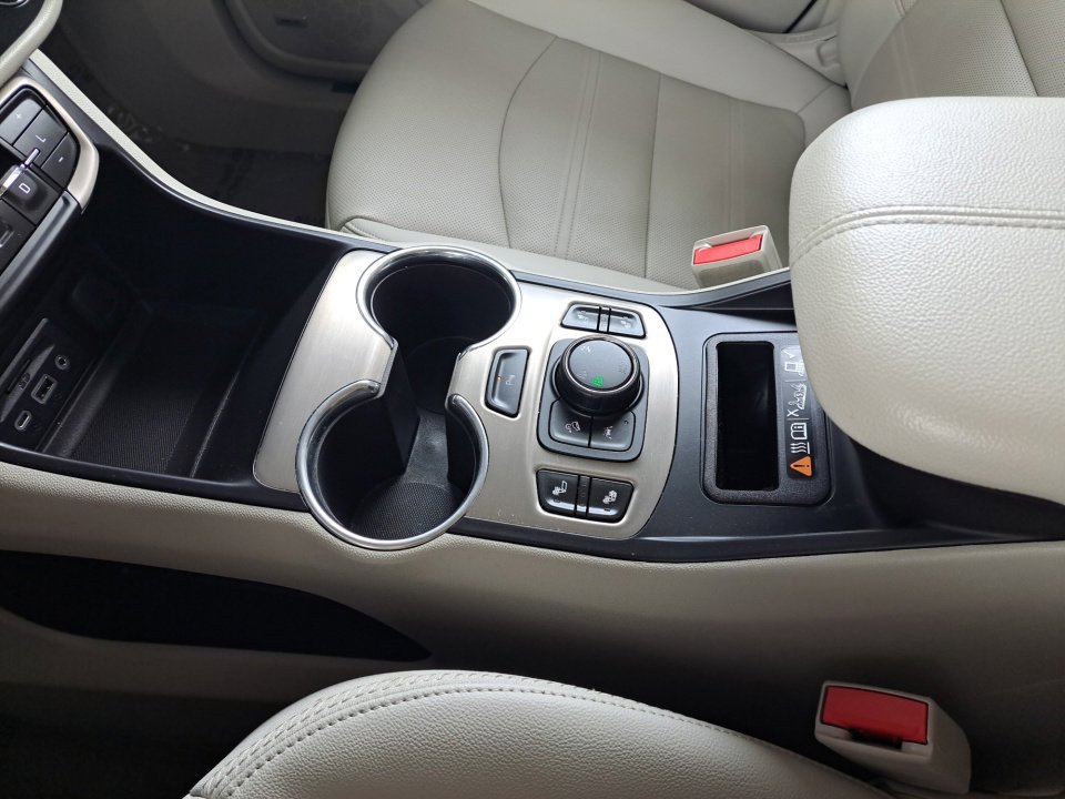 Used 2024 GMC Terrain Denali image 29