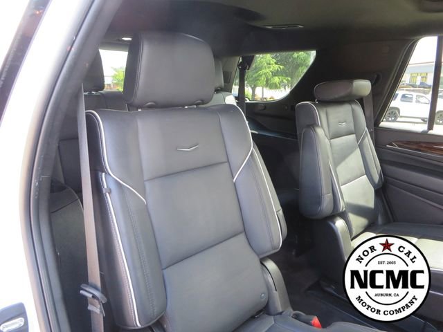 Used 2023 Cadillac Escalade Premium Luxury AWD/4WD image 58