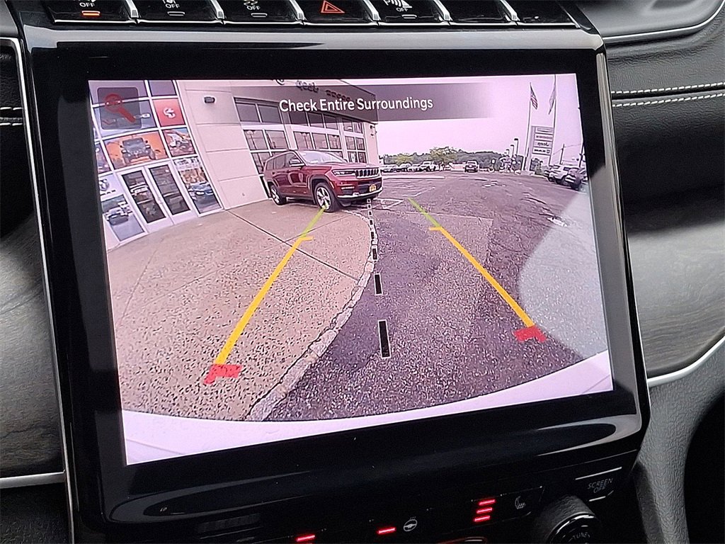 Certified 2025 Jeep Grand Cherokee Limited w/ Black Appearance Package image 15