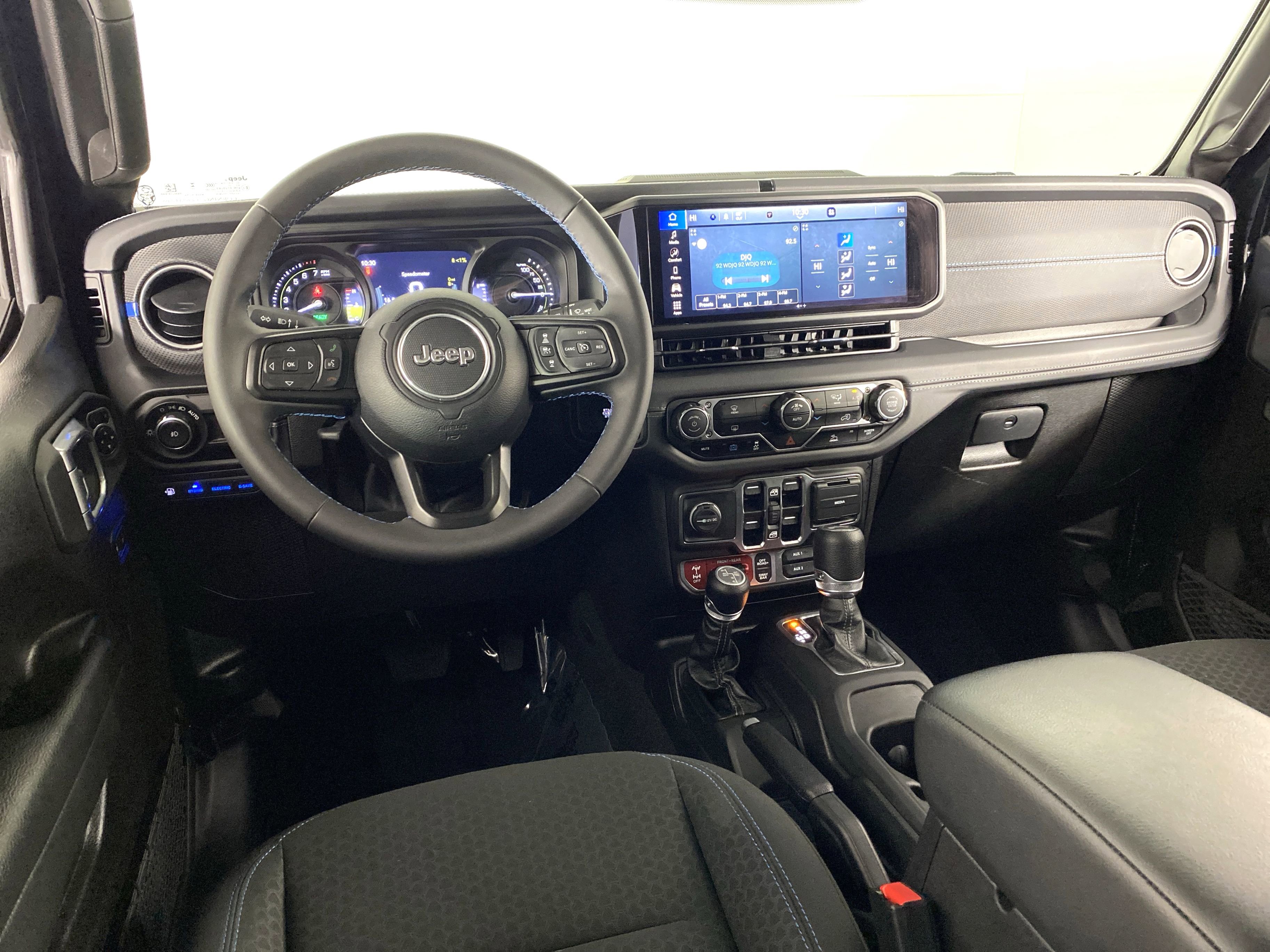 Used 2025 Jeep Wrangler Unlimited Rubicon 4xe AWD/4WD image 17