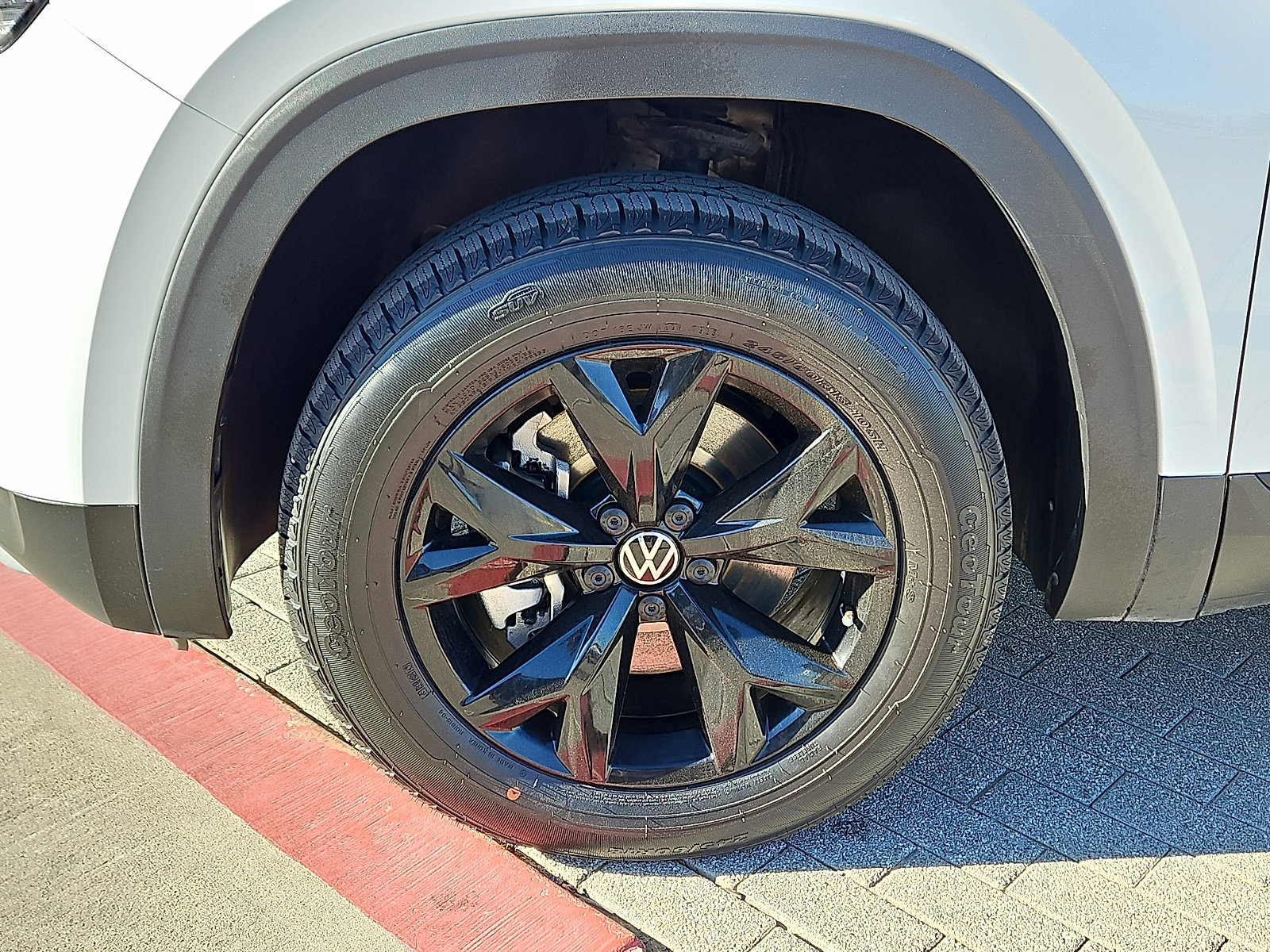 Used 2023 Volkswagen Atlas SE image 5