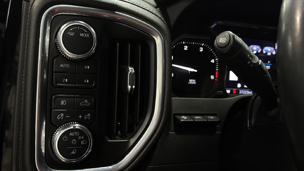 Used 2023 GMC Sierra 3500 Denali w/ Denali Black Diamond Edition AWD/4WD image 37