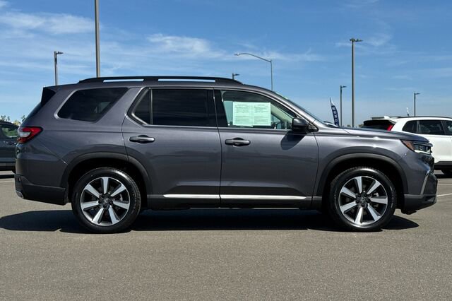 Certified 2023 Honda Pilot Touring image 3