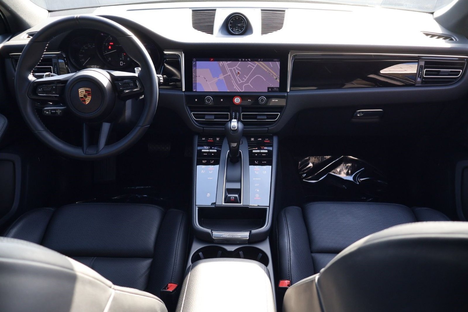 Certified 2025 Porsche Macan image 20