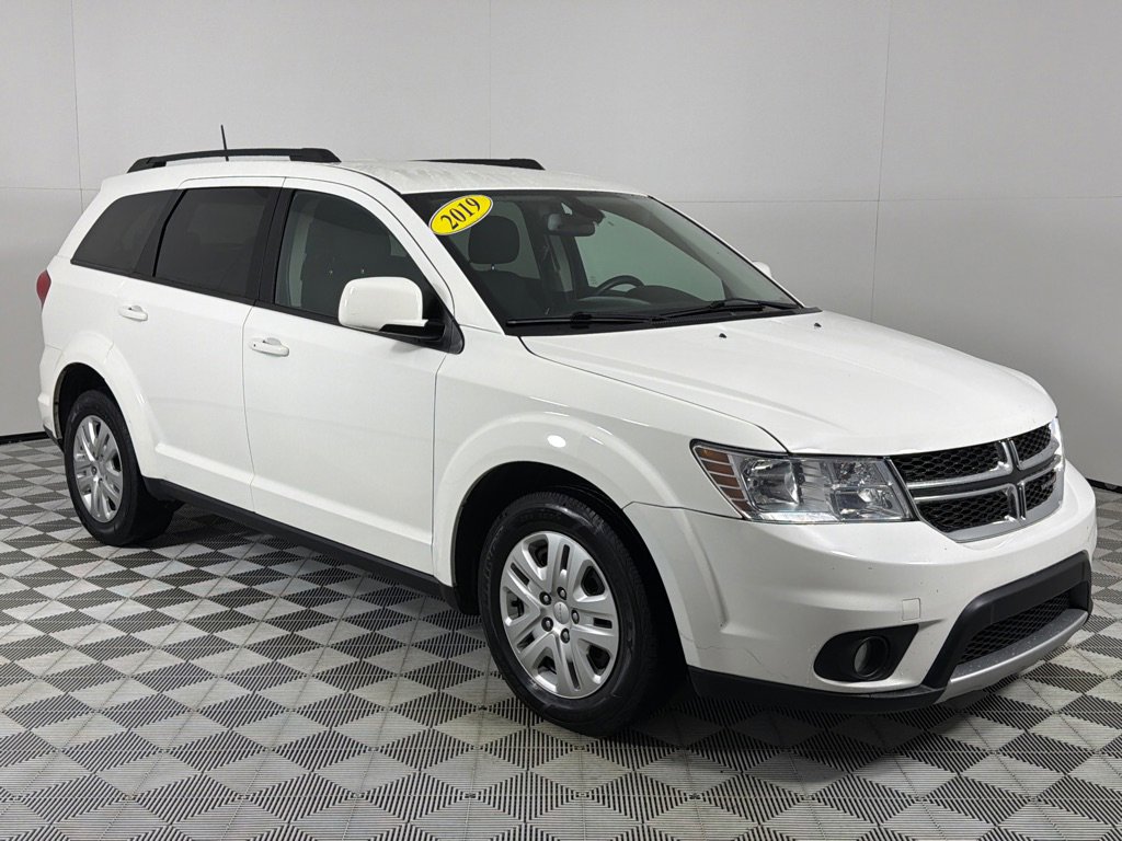 Used 2019 Dodge Journey SE FWD image 3