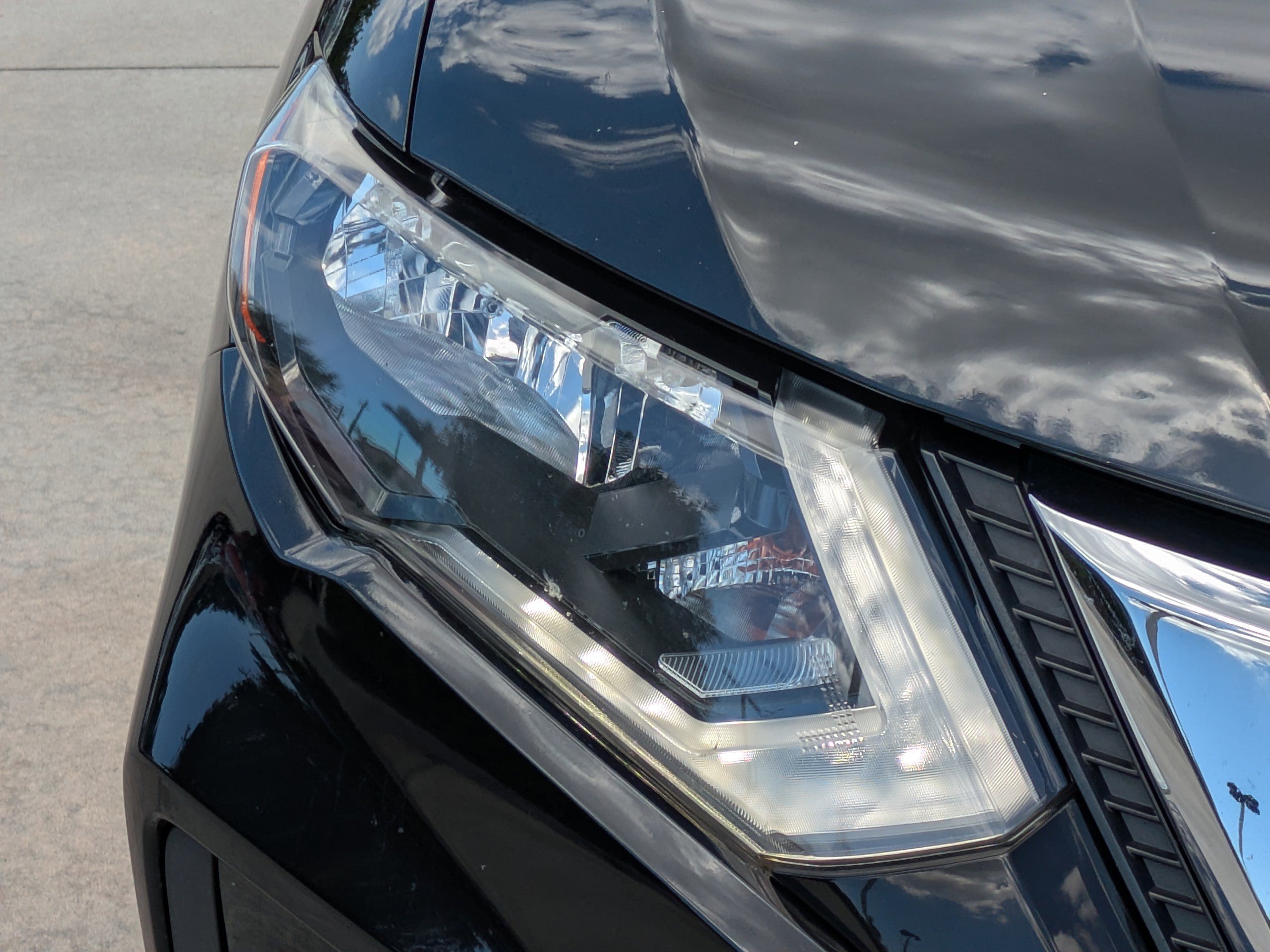 Used 2019 Nissan Rogue SV w/ Premium Package AWD/4WD image 7