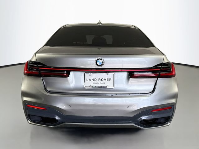 Used 2022 BMW 740i w/ M Sport Package RWD image 6