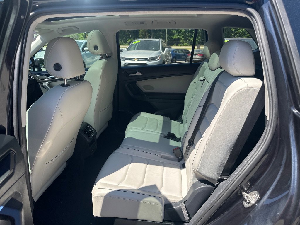 Used 2018 Volkswagen Tiguan SEL Premium AWD/4WD image 17