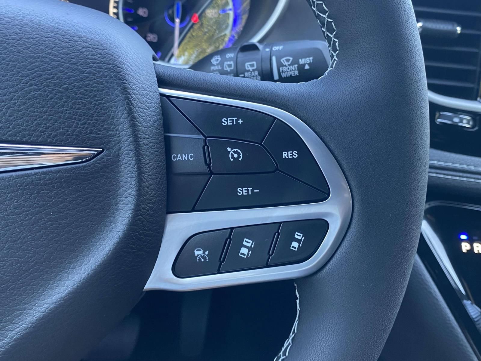 New 2026 Chrysler Pacifica Select AWD/4WD image 22