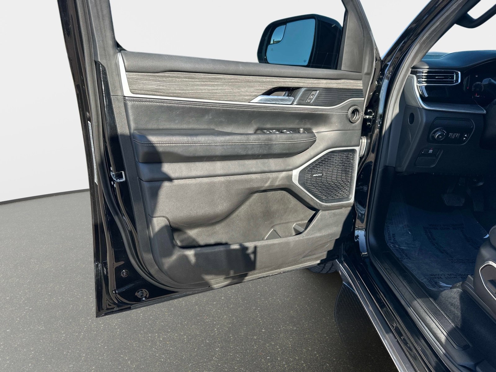 Used 2022 Jeep Wagoneer Series III w/ Flexible Seating Group image 19