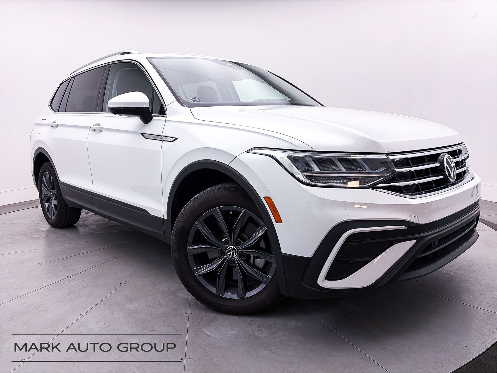 Used 2022 Volkswagen Tiguan SE image 1