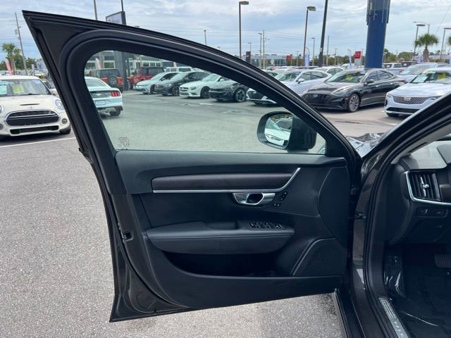 Used 2020 Volvo V90 T6 Cross Country image 24