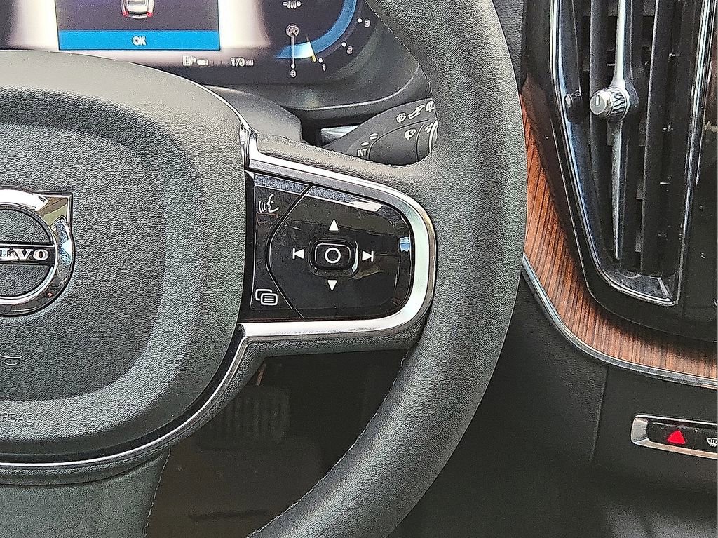 Certified 2023 Volvo XC60 B5 Plus w/ Climate Package image 21
