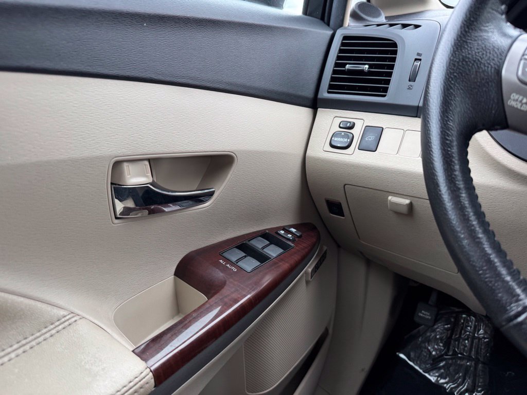 Used 2011 Toyota Venza AWD w/ Premium Pkg #2 image 32