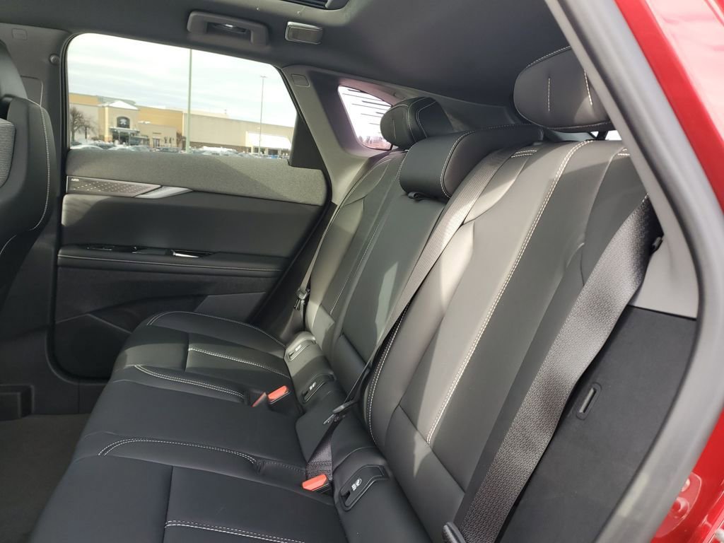 New 2026 Cadillac Optiq Luxury 1 image 24