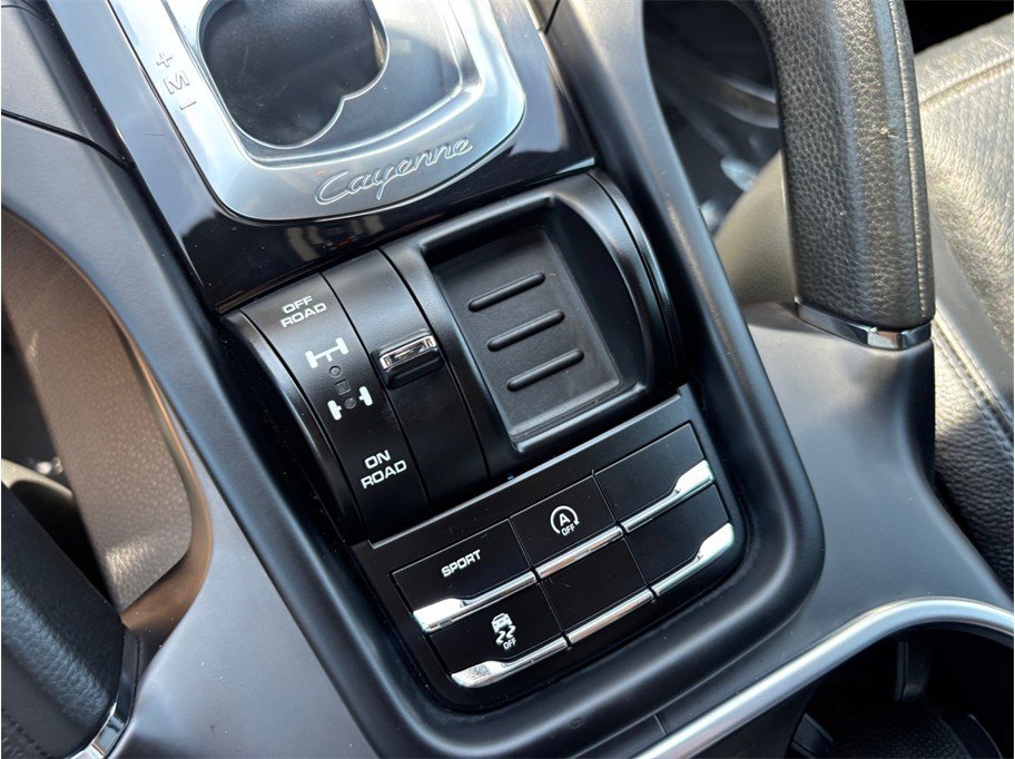 Used 2018 Porsche Cayenne AWD/4WD image 30