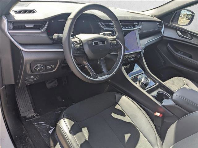 New 2025 Jeep Grand Cherokee Altitude image 3