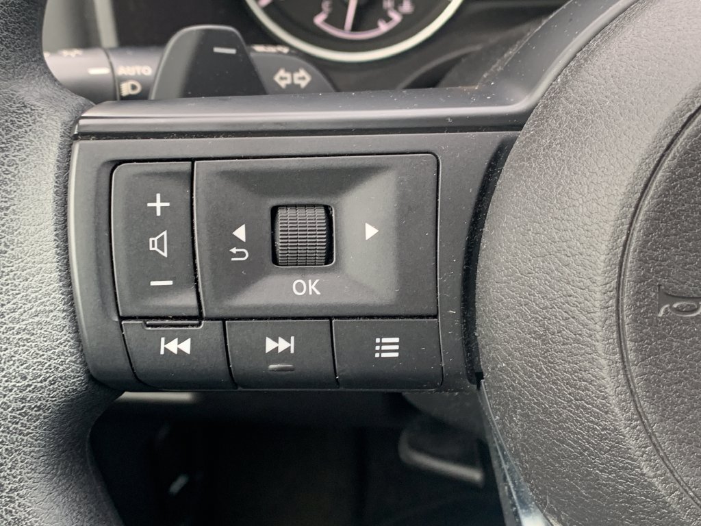 Used 2023 Nissan Rogue S FWD image 11