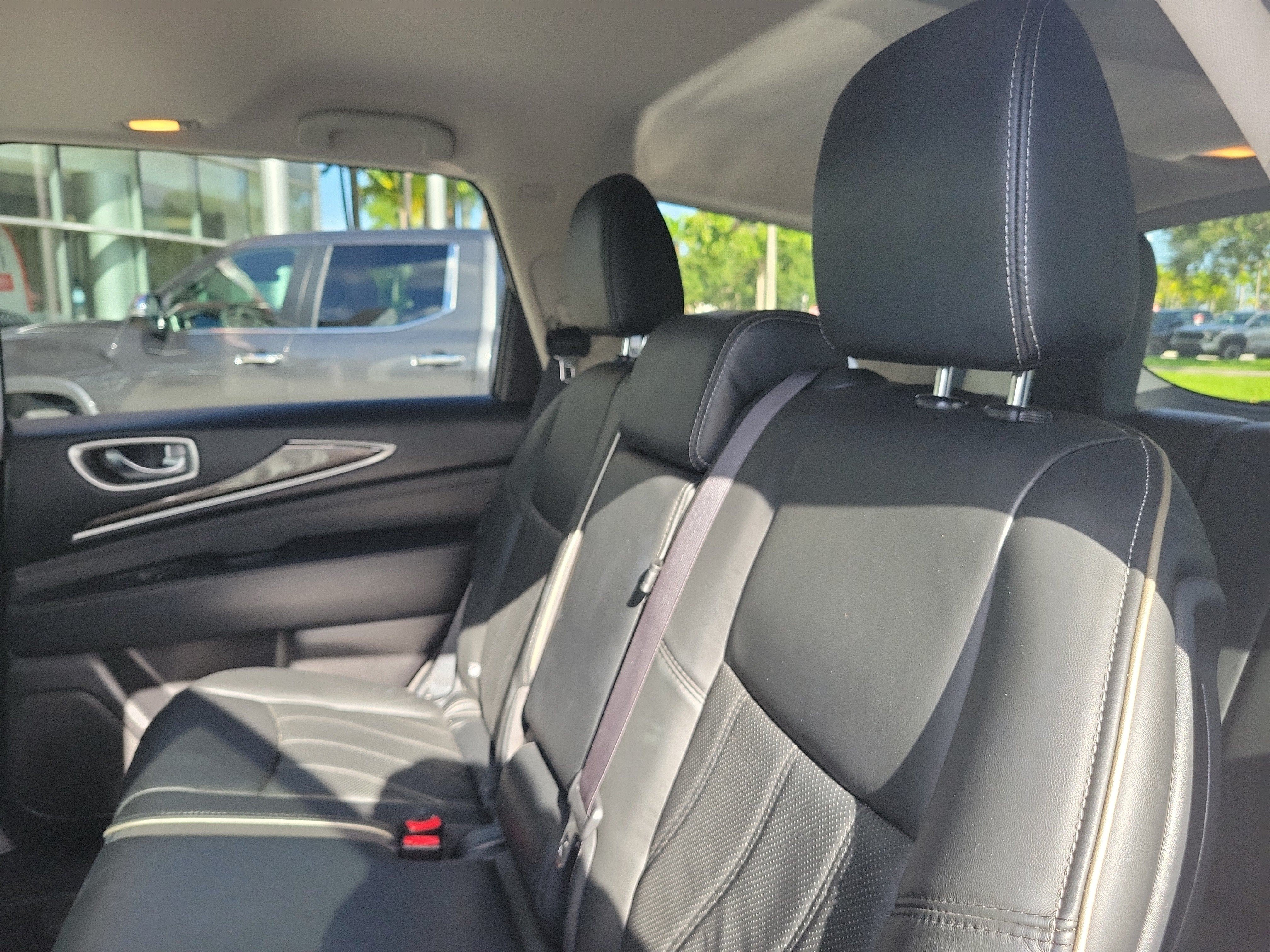 Used 2020 INFINITI QX60 Luxe w/ Essential Package FWD image 15