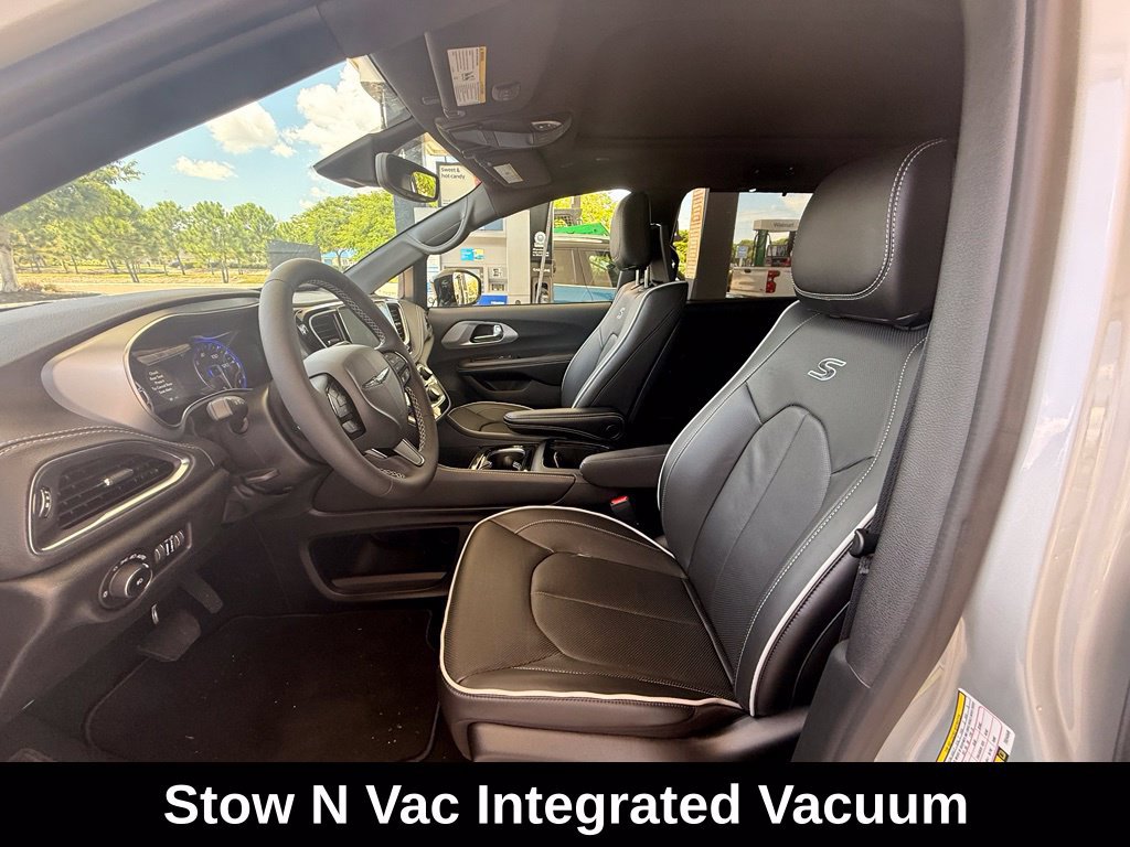 New 2026 Chrysler Pacifica Limited w/ Uconnect Theater Family Group FWD image 10