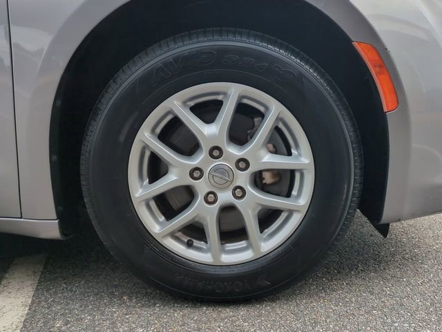 Used 2018 Chrysler Pacifica Touring w/ Security Group image 11