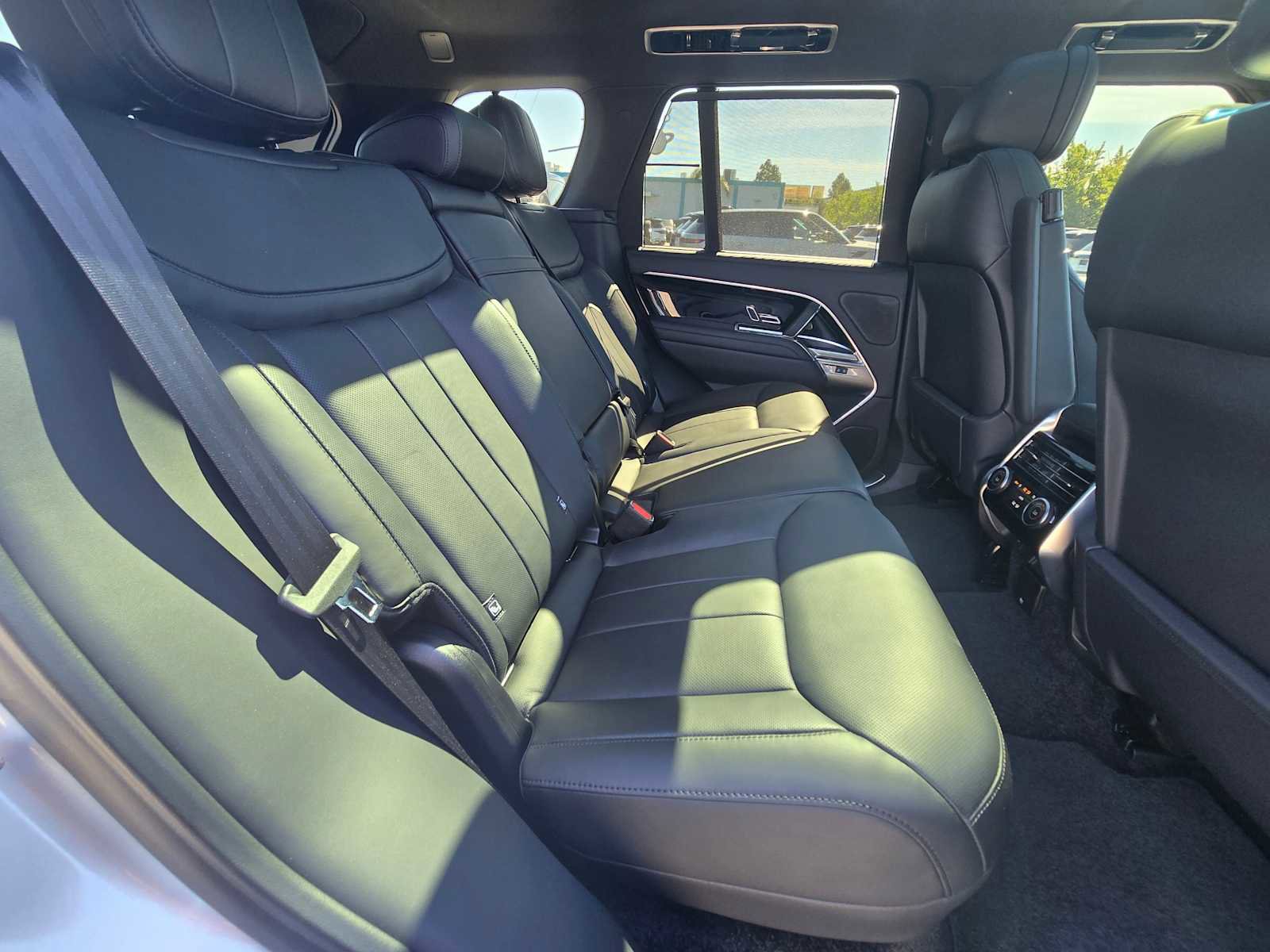 Used 2025 Land Rover Range Rover SE image 14