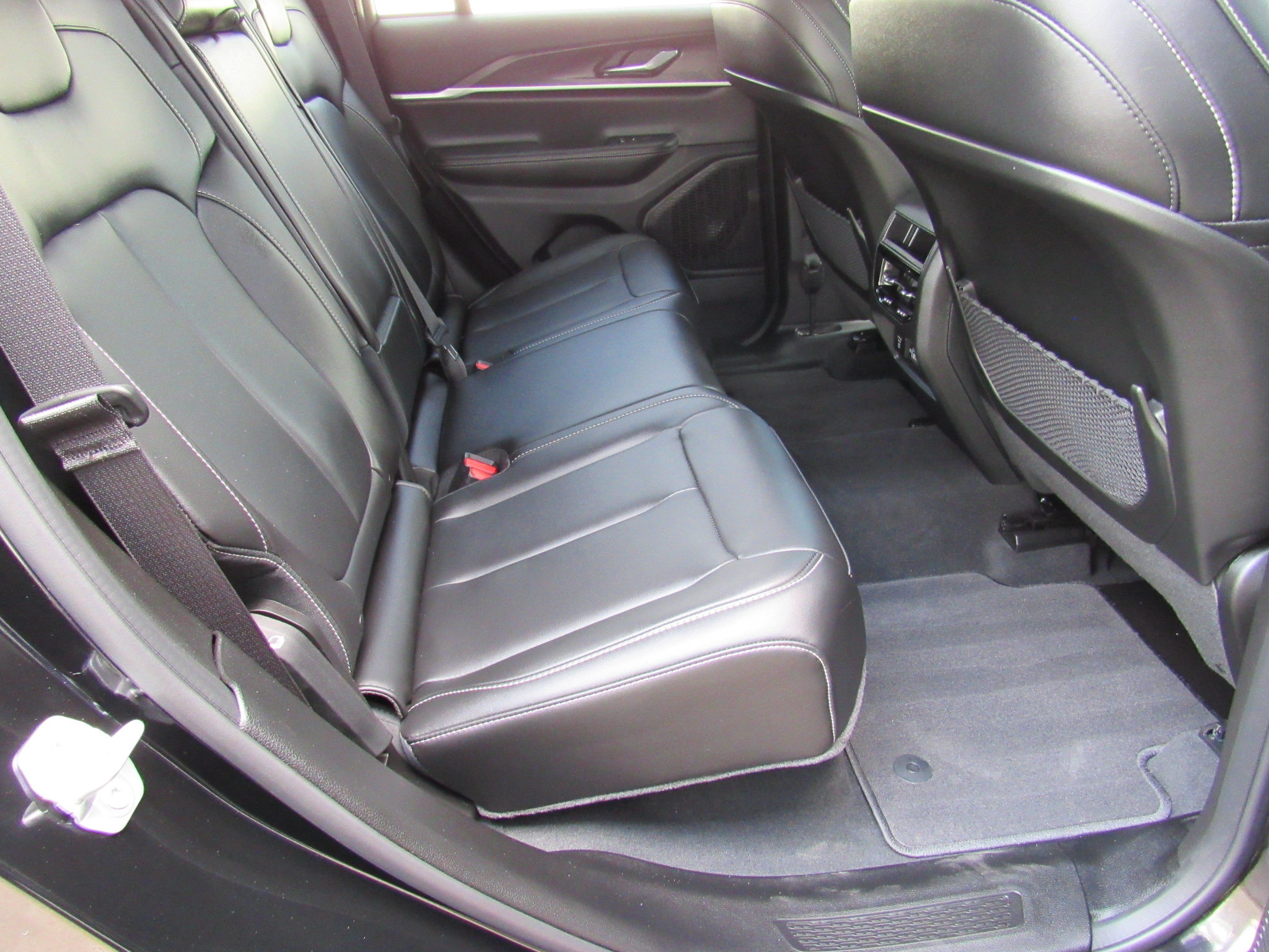 Used 2025 Jeep Grand Cherokee Limited AWD/4WD image 37