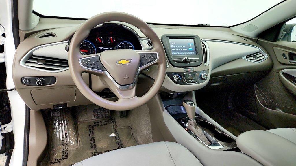 Used 2018 Chevrolet Malibu LS FWD image 12