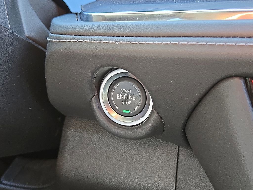 Used 2025 Chevrolet Suburban Z71 image 31