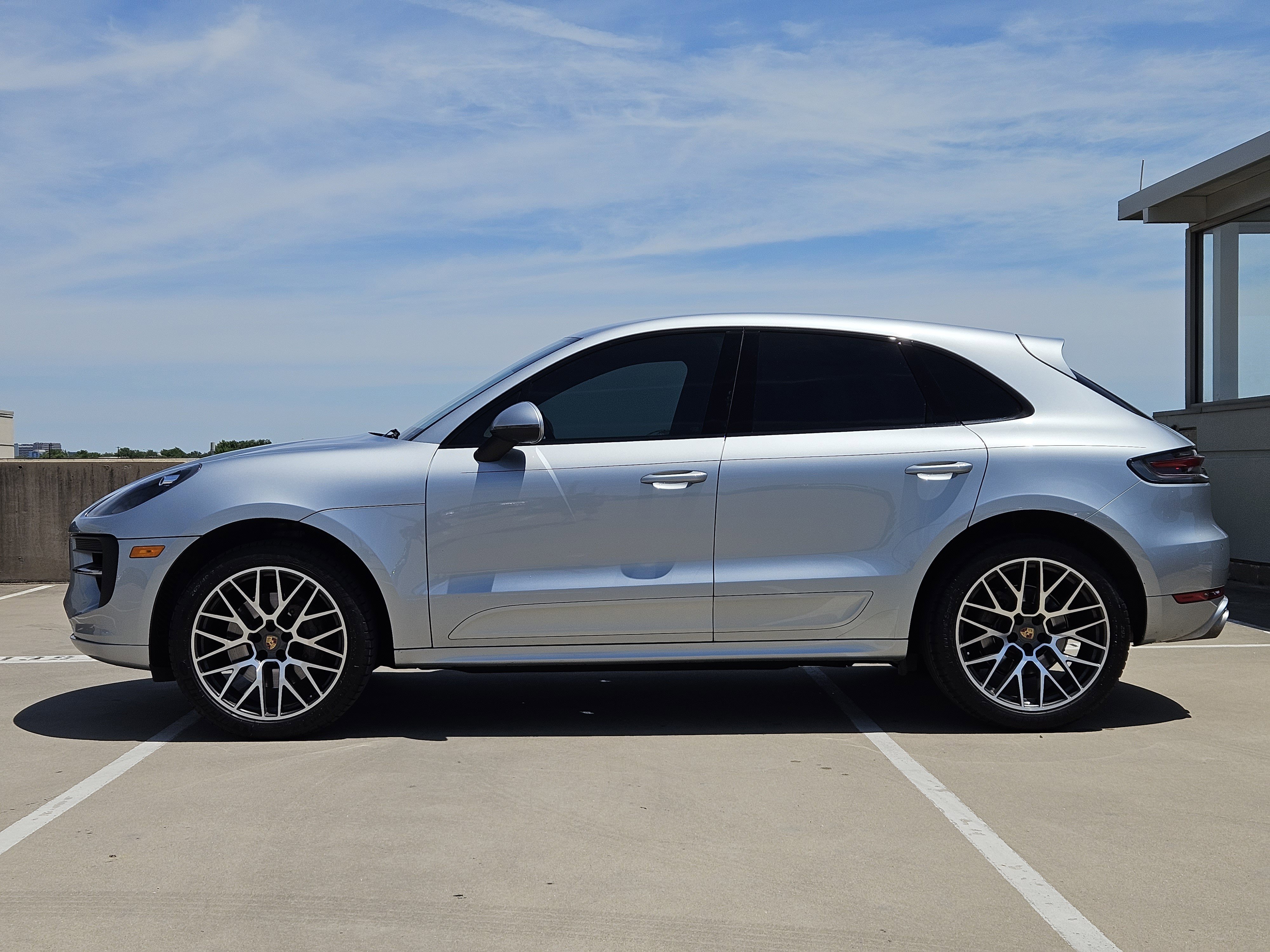 Certified 2020 Porsche Macan S AWD/4WD image 2
