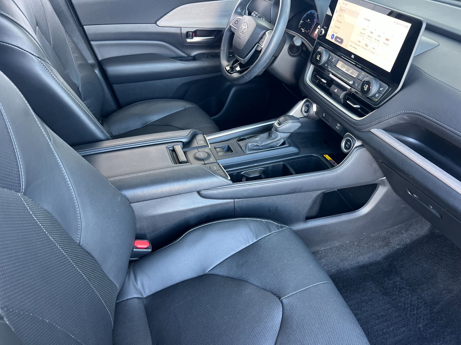 Used 2024 Toyota Grand Highlander FWD image 17
