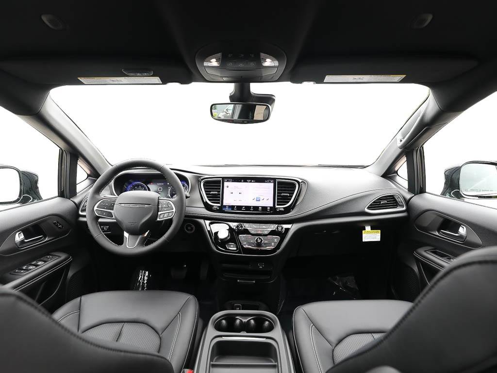 New 2027 Chrysler Pacifica Select AWD/4WD image 21