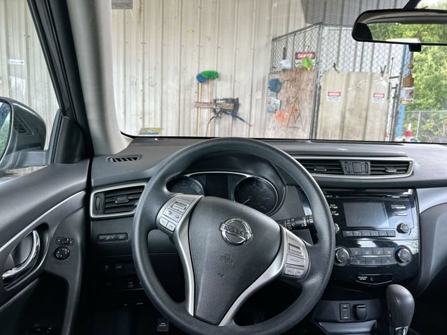 Used 2016 Nissan Rogue S AWD/4WD image 10