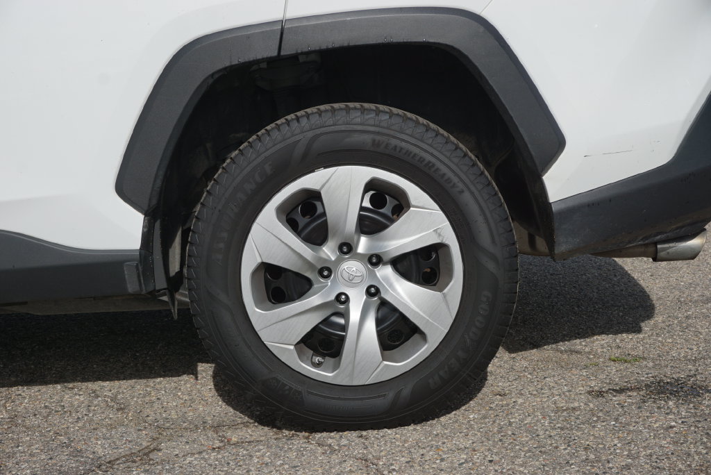 Used 2022 Toyota RAV4 LE AWD/4WD image 9