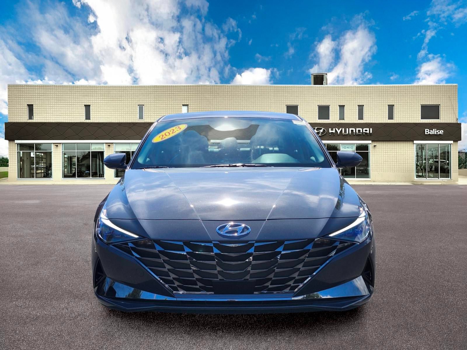 Used 2023 Hyundai Elantra Limited w/ Preferred Accessory Package FWD image 7