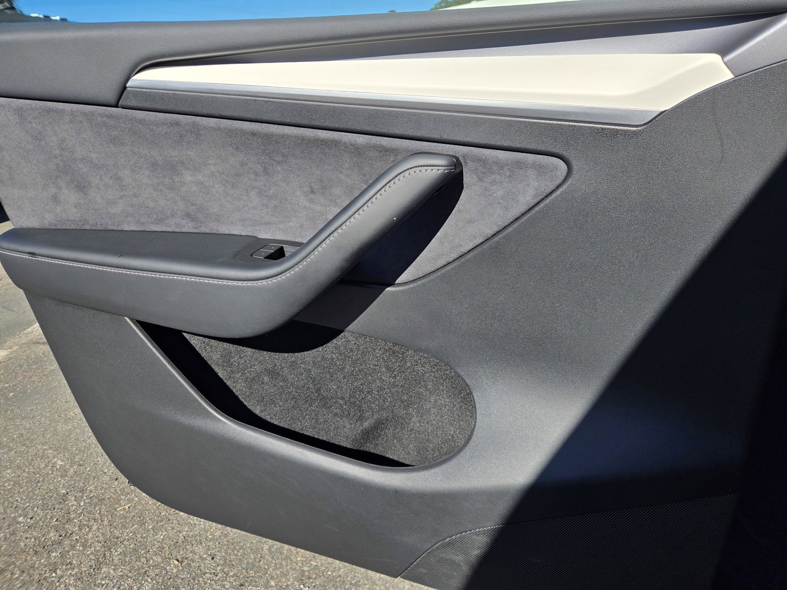 Used 2024 Tesla Model Y Long Range image 24