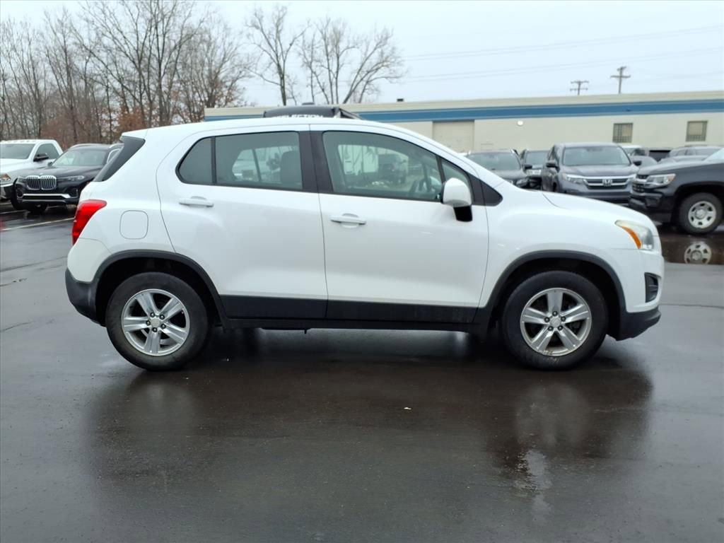 Used 2016 Chevrolet Trax LS w/ LPO, Cargo Package FWD image 6